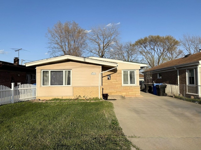 7825 S Pulaski Rd, Chicago, IL 60652 - view of front of home with driveway