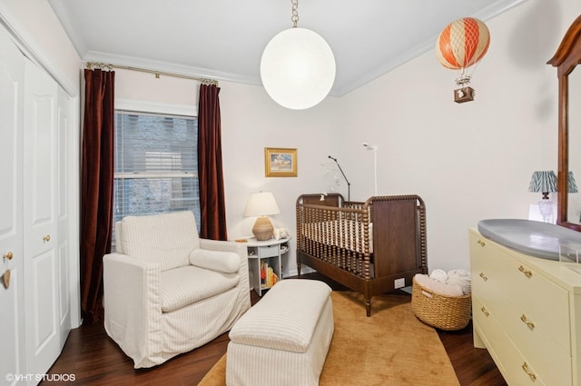 2842 N Southport Ave Unit 2, Chicago, IL 60657 - bedroom featuring a closet, wood finished floors, and ornamental molding