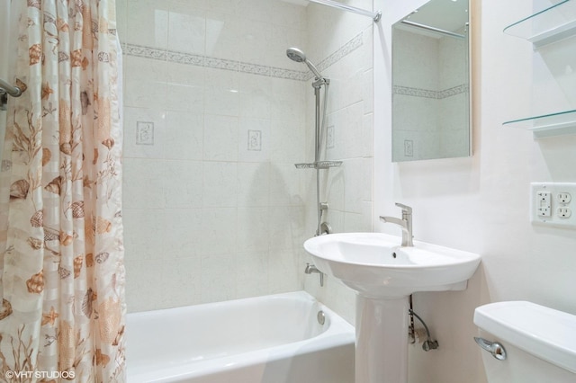 91 Fletcher Dr, Des Plaines, IL 60016 - full bathroom featuring shower / bath combo and toilet