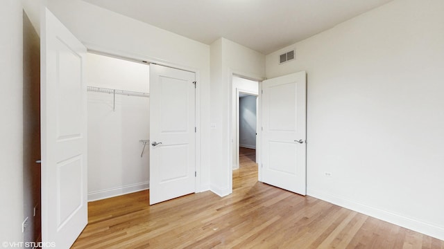 1416 S Emerald Ave, Chicago, IL 60607 - unfurnished bedroom with light wood-style floors, a closet, and baseboards