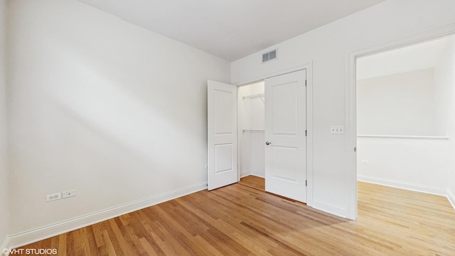 1416 S Emerald Ave, Chicago, IL 60607 - unfurnished bedroom with light wood finished floors, baseboards, and a closet