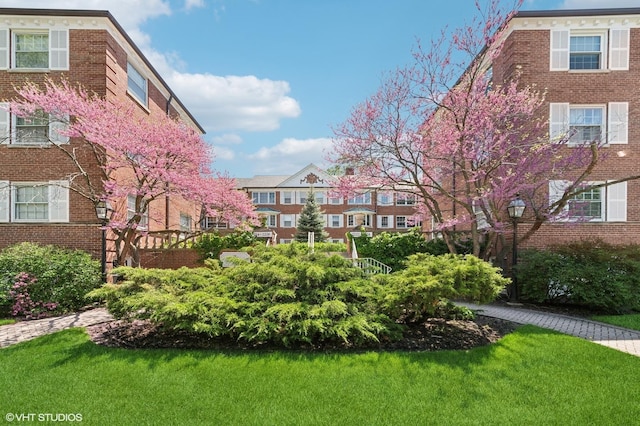 2222 Central St Unit 3, Evanston, IL 60201 - view of home's community with a yard