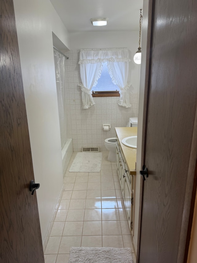 17121 Bernadine St, Lansing, IL 60438 - full bathroom featuring tile patterned flooring, toilet, curtained shower, and vanity
