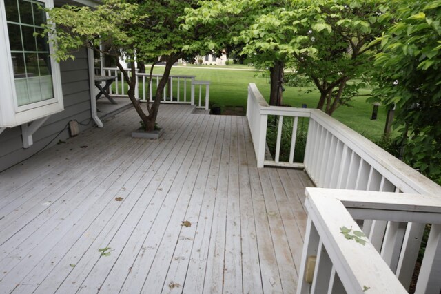 275 Hancock St, Clifton, IL 60927 - wooden deck featuring a lawn