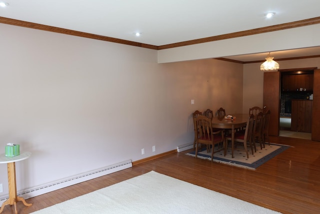 275 Hancock St, Clifton, IL 60927 - dining area featuring baseboard heating, ornamental molding, wood finished floors, baseboards, and recessed lighting