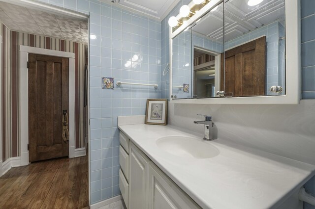 516 Clinton Ave, Oak Park, IL 60304 - bathroom with vanity and wood finished floors