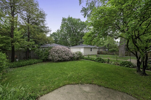 516 Clinton Ave, Oak Park, IL 60304 - view of yard