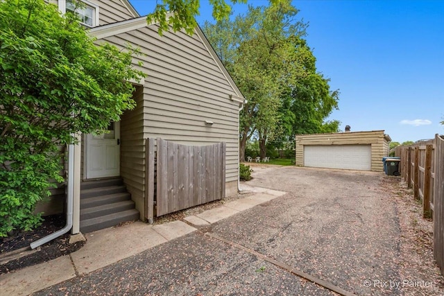 1315 W Galena Blvd, Aurora, IL 60506 - detached garage with fence