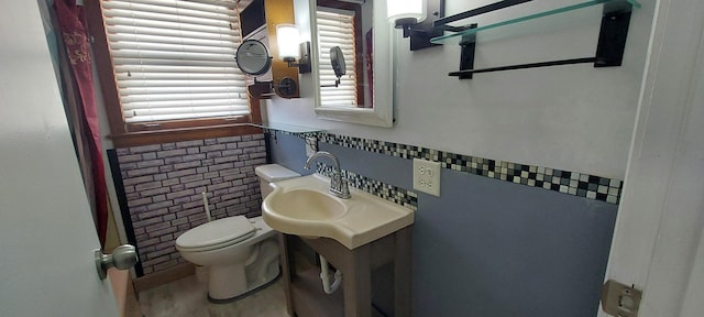 704 S Neltnor Blvd, West Chicago, IL 60185 - half bathroom featuring toilet