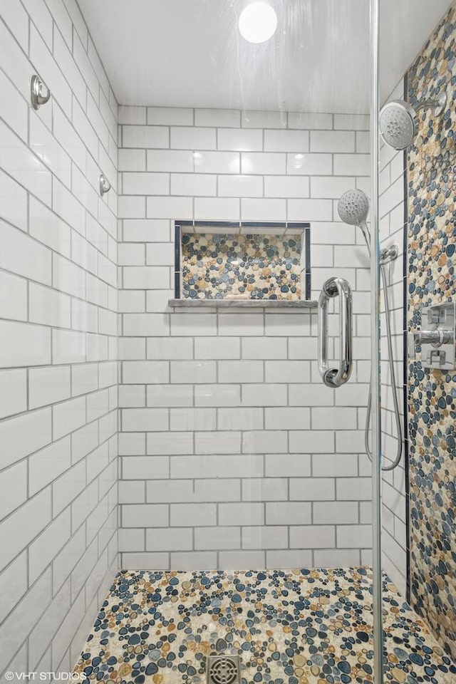 4253 Grove St, Skokie, IL 60076 - bathroom with a tile shower