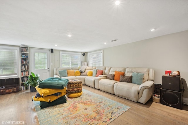 4253 Grove St, Skokie, IL 60076 - living room featuring light wood-style flooring and recessed lighting