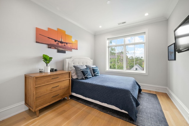 736 W Melrose St Unit 4W, Chicago, IL 60657 - bedroom with light wood-type flooring, ornamental molding, baseboards, and recessed lighting