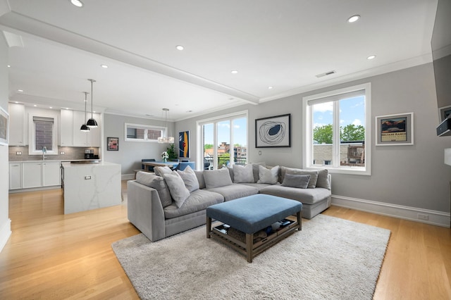 736 W Melrose St Unit 4W, Chicago, IL 60657 - living room featuring crown molding, light wood-style flooring, recessed lighting, and baseboards