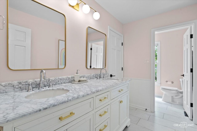 2255 University Dr, Naperville, IL 60565 - full bathroom with double vanity, toilet, and wainscoting
