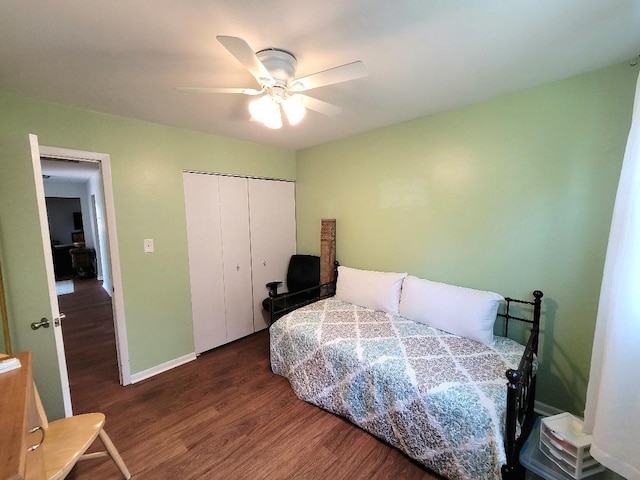 bedroom featuring wood finished floors, a closet, baseboards, and ceiling fan