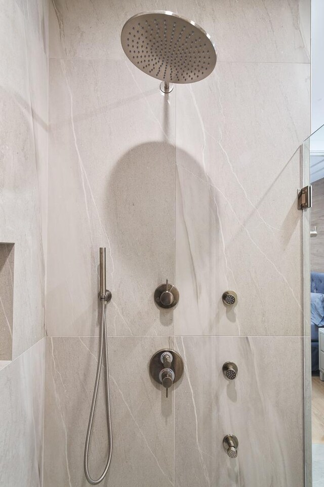 2049 W Race Ave, Chicago, IL 60612 - bathroom view of tiled shower
