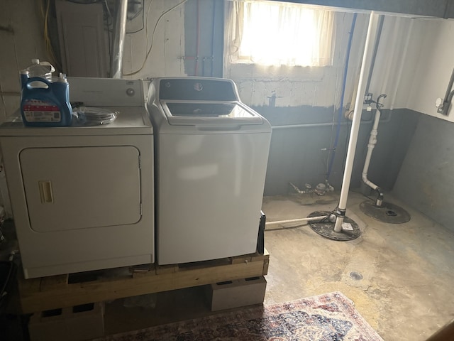 206 E Front St, Granville, IL 61326 - clothes washing area featuring washing machine and dryer