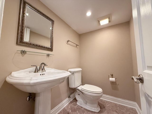 5 Todor Ct, Burr Ridge, IL 60527 - half bathroom featuring baseboards and toilet