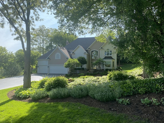 1312 Galloway Dr, Woodstock, IL 60098 - traditional home featuring driveway and a front lawn