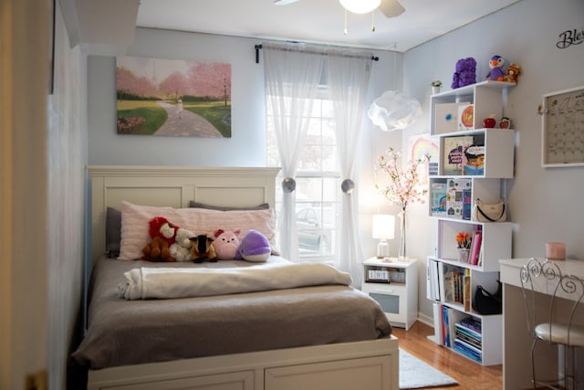 bedroom featuring light wood-style flooring and a ceiling fan