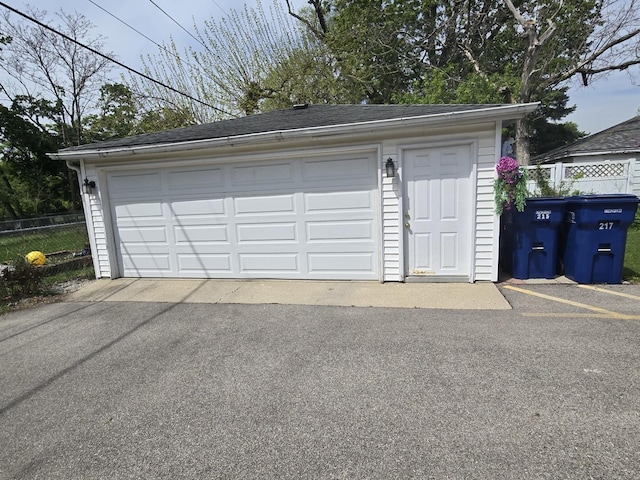 215-217 E Vermont St, Villa Park, IL 60181 - detached garage featuring fence