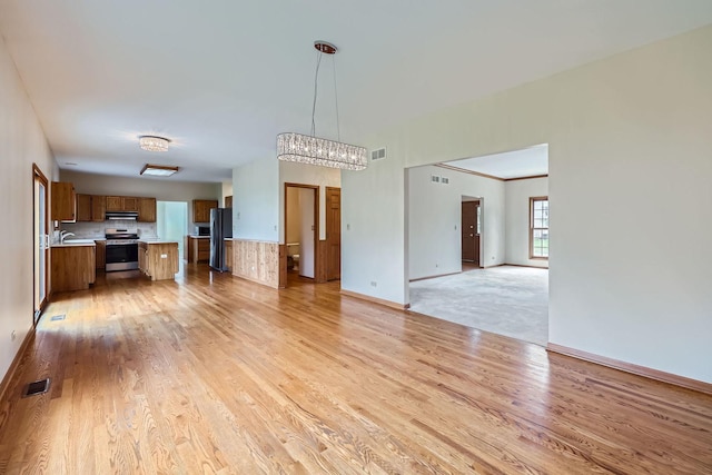 1574 Crowfoot Cir, Hoffman Estates, IL 60169 - unfurnished living room with light wood-style flooring, baseboards, and a sink