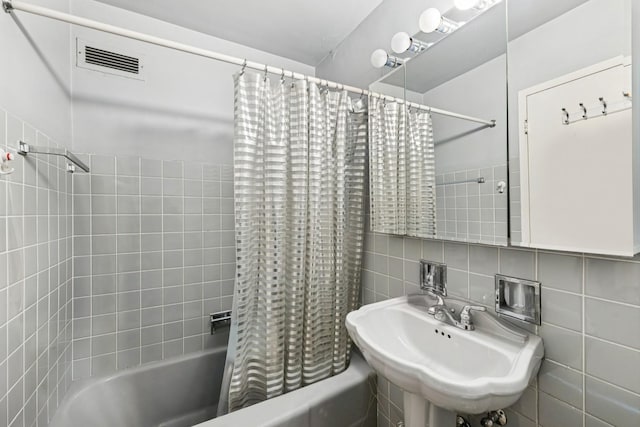 1150 N Lake Shore Dr Unit 13D, Chicago, IL 60611 - bathroom with shower / bathtub combination with curtain, a sink, and decorative backsplash