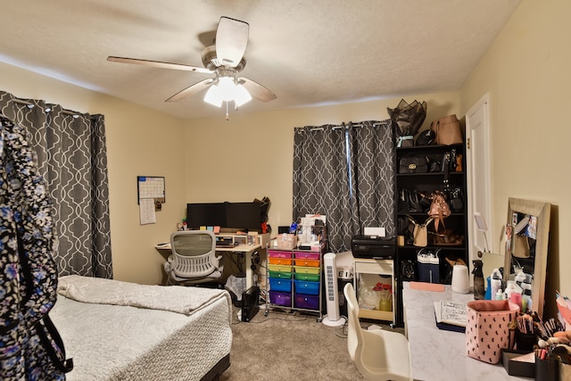 1502 S Mill St, Pontiac, IL 61764 - carpeted bedroom featuring ceiling fan