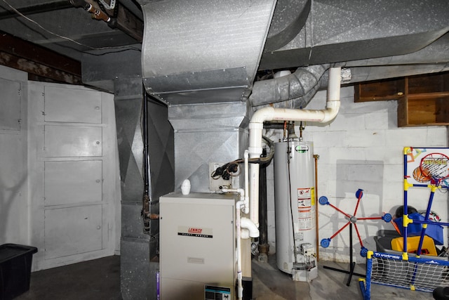 1502 S Mill St, Pontiac, IL 61764 - utility room with water heater