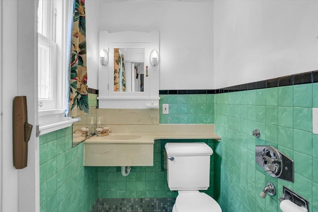 402 S Coler Ave, Urbana, IL 61801 - bathroom with tile walls and a wainscoted wall