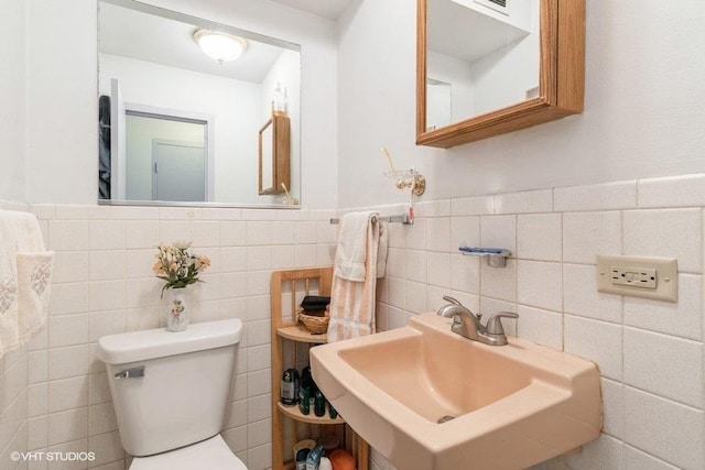 941 N NW Hwy Unit 1A, Park Ridge, IL 60068 - half bathroom with a sink, tile walls, toilet, and a wainscoted wall