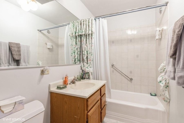 941 N NW Hwy Unit 1A, Park Ridge, IL 60068 - full bath featuring shower / tub combo, toilet, and vanity