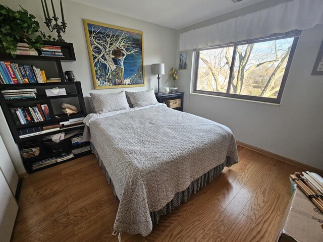 3110 Pheasant Creek Dr Unit 304, Northbrook, IL 60062 - bedroom with wood finished floors and baseboards