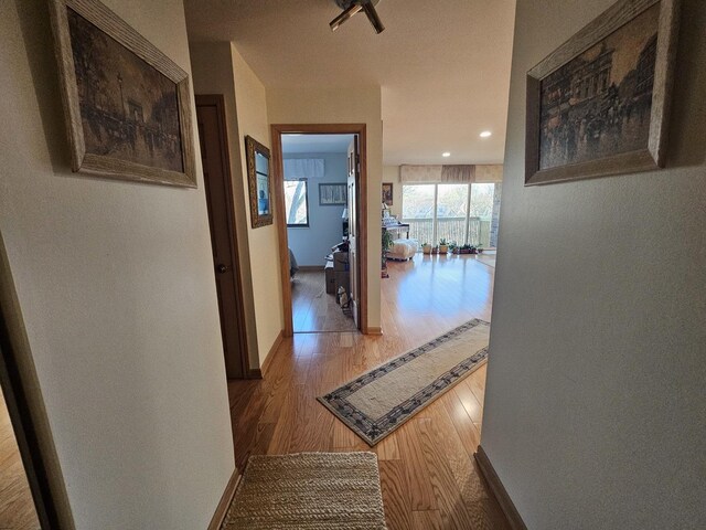 3110 Pheasant Creek Dr Unit 304, Northbrook, IL 60062 - hallway featuring light wood-style flooring, baseboards, and recessed lighting