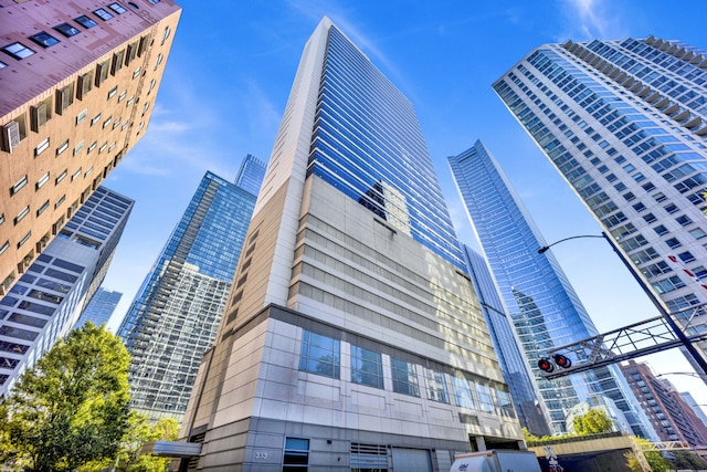 333 N Canal St Unit 2201, Chicago, IL 60606 - view of property featuring a city view