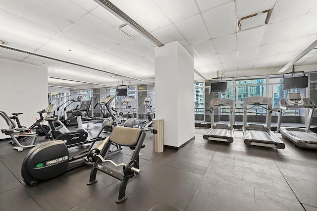 333 N Canal St Unit 2201, Chicago, IL 60606 - exercise room featuring a drop ceiling