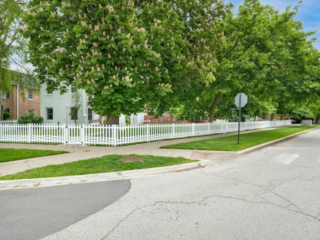 5803 N Kolmar Ave, Chicago, IL 60646 - view of front of property featuring a fenced front yard