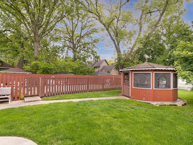 5803 N Kolmar Ave, Chicago, IL 60646 - view of yard featuring an outbuilding