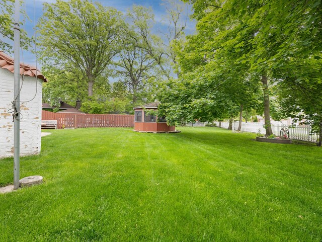 5803 N Kolmar Ave, Chicago, IL 60646 - view of yard