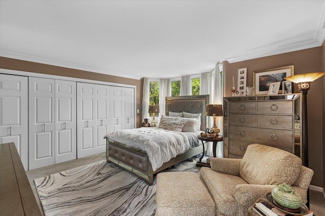 1162 W Farwell Ave, Chicago, IL 60626 - bedroom featuring a closet, ornamental molding, and carpet