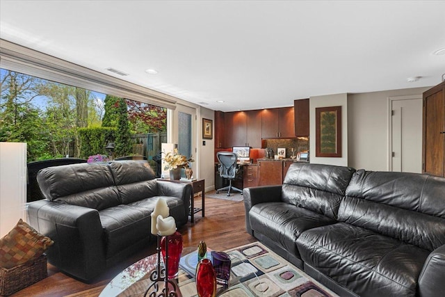 1162 W Farwell Ave, Chicago, IL 60626 - living area featuring wood finished floors and recessed lighting