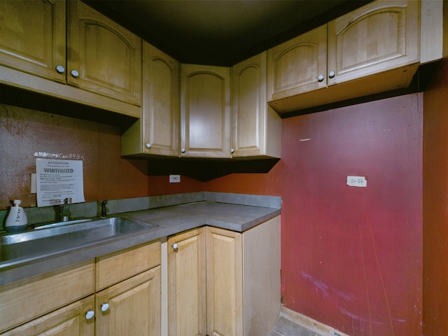 914 N Austin Blvd Unit A5, Oak Park, IL 60302 - kitchen featuring baseboards and a sink