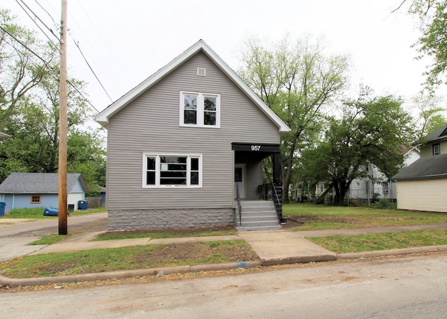 957 E Eagle St, Kankakee, IL 60901 - view of bungalow-style house