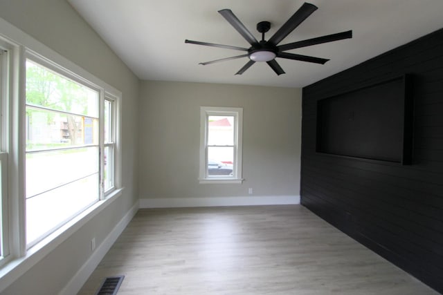 957 E Eagle St, Kankakee, IL 60901 - spare room with healthy amount of natural light, light wood-type flooring, and a ceiling fan