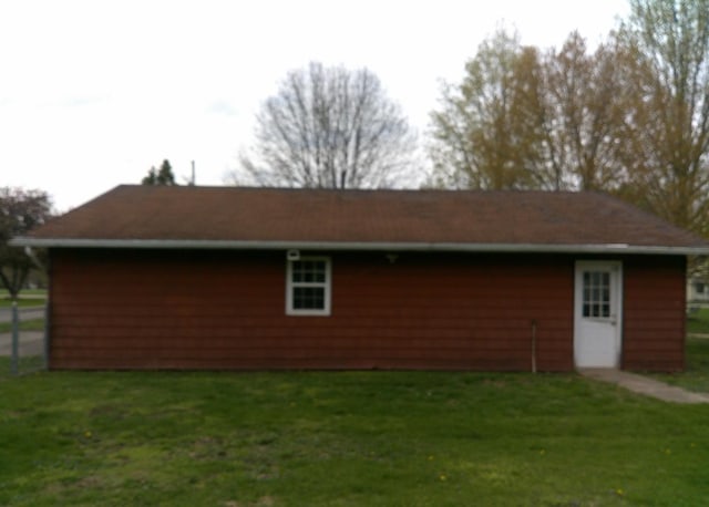 201 E N St, Ridge Farm, IL 61870 - view of side of home featuring a yard