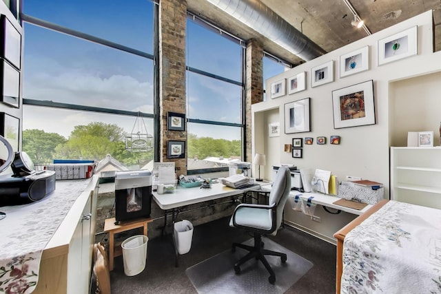 1800 W Roscoe St Unit 432, Chicago, IL 60657 - office space with a towering ceiling
