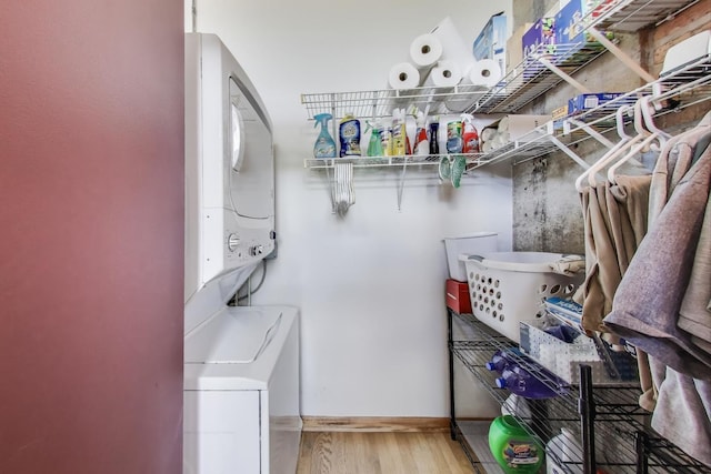 1800 W Roscoe St Unit 432, Chicago, IL 60657 - washroom with estacked washer and dryer, wood finished floors, and baseboards