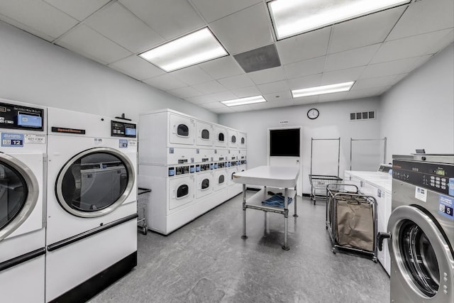 1800 W Roscoe St Unit 432, Chicago, IL 60657 - shared laundry featuring stacked washer / dryer and washer and dryer
