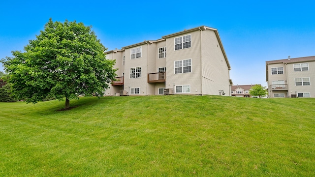 677 Southtowne Dr Unit 1, Belvidere, IL 61008 - back of property with a yard