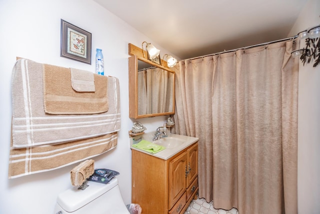 5938 W 83rd St, Burbank, IL 60459 - full bathroom featuring vanity, toilet, and a shower with curtain